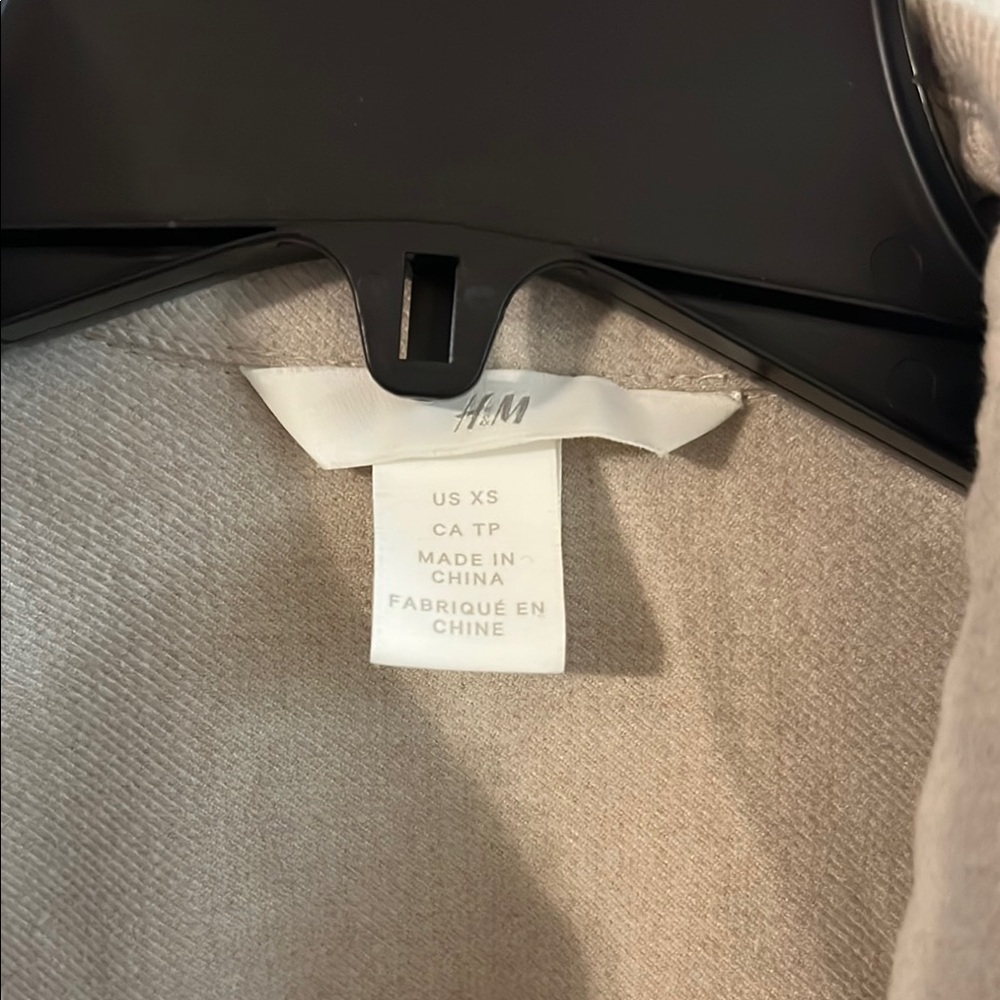 H&M Gray Lightweight Shirt Jacket Relaxed Fit - Picture 2 of 2